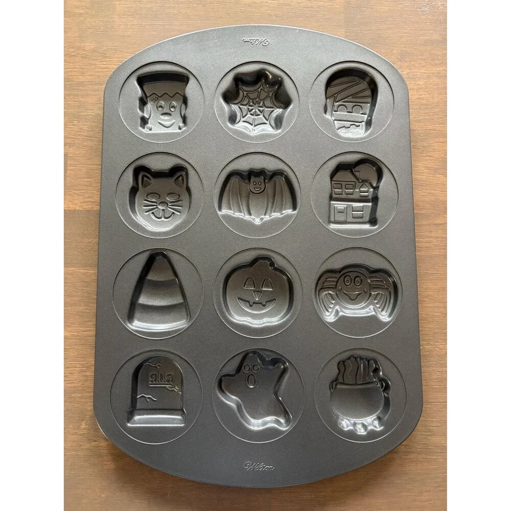 Wilton Halloween 12-Cavity Cookie Pan Non-Stick